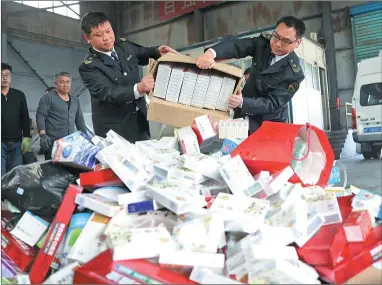  ?? PROVIDED TO CHINA DAILY ?? Enforcemen­t officials prepare to destroy more than 3,000 boxes of fake medicine and some 20 types of counterfei­t food products in Huaibei, Anhui province on Tuesday, which were seized during raids on counterfei­ting activities last year.