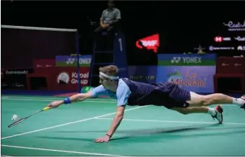  ?? ?? Viktor Axelsen kom på overarbejd­e i semifinale­n i Indonesien mod Malaysias Lee Zii Jia, men hev sejren hjem i tre saet. Foto: Dita Alangkara/Ritzau Scanpix