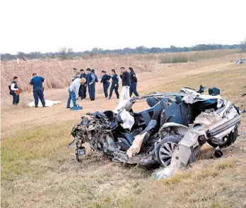  ?? FOTOS: JOSE ALMEIDA ?? Tragedia. El auto que manejaba Diego Barisone, totalmente destruido.