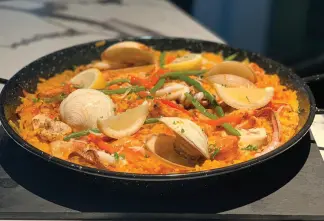  ??  ?? PAELLA MIXTA