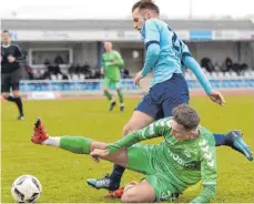  ?? FOTO: HÖRGER ?? Illertisse­n (blau) im Spiel gegen den SpVgg Greuther Fürth.