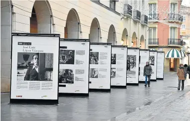  ?? ?? ↑ La exposición se puede ver en los Porches de Galicia.