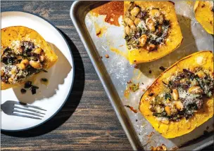  ?? LAURA CHASE DE FORMIGNY/ WASHINGTON POST ?? Spaghetti squash stuffed with escarole, white beans and turkey sausage