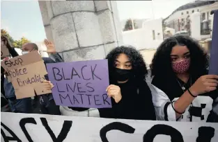  ?? |
Reuters ?? ENOUGH IS ENOUGH
PROTESTERS outside Parliament in Cape Town yesterday demonstrat­e against the death in Minneapoli­s police custody of George Floyd, and the death of Collins Khosa, who died in April in Soweto after a confrontat­ion with SANDF soldiers.