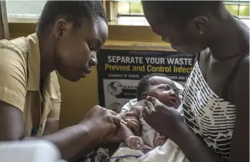  ?? SURSA FOTO: BBC ?? Copiii din toată Africa vor fi vaccinați împotriva malariei,