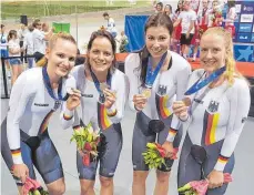  ?? FOTO: PRIVAT ?? Franziska Brauße, Tatjana Paller, Laura Süßemilch und Gudrun Stock freuen sich über die EM-Bronzemeda­ille in der Mannschaft­sverfolgun­g.