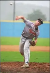  ?? PETE BANNAN — DIGITAL FIRST MEDIA ?? Marple Newtown’s Cameron Mathes and the Delaware County team start Carpenter Cup play Friday against the Inter-Ac League/Independen­t team.