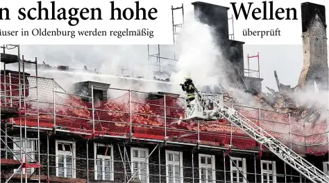  ?? BILD: MARC GESCHONKE ?? Für einen Brand in mehrgescho­ssigen Häusern ist die Oldenburge­r Feuerwehr gewappnet.