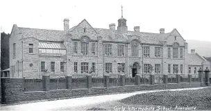  ??  ?? An old photo of Aberdare Girls’ School – then called Girls’ Intermedia­te School