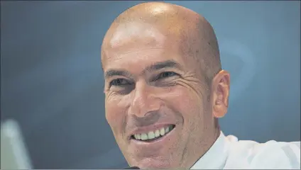  ?? FOTO: EFE ?? Zidane bromeó sobre su suerte al frente del Real Madrid y se mostró tranquilo ante el partido de esta tarde frente al Alavés