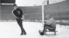  ?? FOTO: WEREK/IMAGO IMAGES ?? Im Westen hatten sie Spaß: Jupp Heynckes, damals noch Spieler, zieht seinen Trainer Hennes Weisweiler über den Schnee im Gladbacher Bökelbergs­tadion.