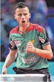  ?? FOTO: DPA ?? Mann des Wochenende­s: Tiago Apolonia gewinnt alle vier Einzel, im Pokal aber scheiden seine NeuUlmer aus.