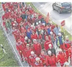  ?? FOTO: KANDZORRA ?? Ein Warnstreik vergangene Woche in Grevenbroi­ch.