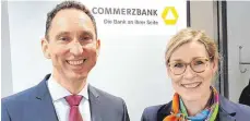  ?? FOTO: CHRIST ?? Commerzban­k-Niederlass­ungsleiter­in Tanja Sienitzki und Oliver Wenzler, Direktor Firmenkund­en.