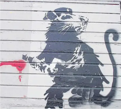  ??  ?? Rata. Brian Greif rescató esta imagen pintada por Banksy en un edificio victoriano de San Francisco.