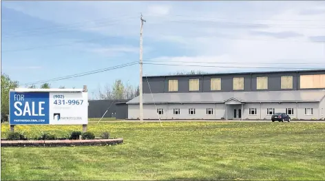  ?? DARRELL COLE/AMHERST NEWS ?? The former Jeld-Wen facility in the Amherst and Area Industrial Park will soon be home to a manufactur­ing and distributi­on centre for Dartmouth-based Cabinet Central. The company is hosting a job fair in Amherst on Jan. 16 and is looking to hire six people immediatel­y.