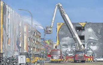  ?? PTI ?? Tamil Nadu fire department personnel spray disinfecta­nt in Chennai on March 27.