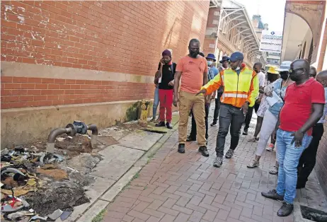  ?? ?? Deputy Mayor Mxolisi Mkhize, in his reÀective vest, conducting the infrastruc­ture inspection in the upper part of the city.