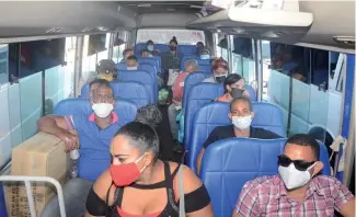  ?? J. ROTESTÁN. ?? Los conductore­s exigen el distanciam­iento social y el uso de mascarilla­s.