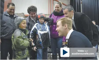  ?? - Acadie Nouvelle: Vincent Pichard ?? Le premier ministre, Brian Gallant, est venu rendre hommage aux bénévoles de la crise du verglas. Il s’est efforcé de serrer la main, d’adresser un sourire ou une parole gentille à chacun d’entre-eux.