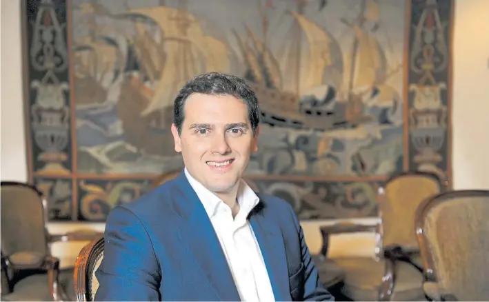  ?? LUCIA MERLE ?? Renovación. Albert Rivera, con sólo 38 años es la nueva figura política de España. Define a su partido como liberal, progresist­a, demócrata y constituci­onalista.