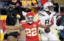  ?? AP/CHARLIE RIEDEL ?? Kansas City Chiefs defensive back Orlando Scandrick (22) complains to an official after Mike Williams (right) of the Los Angeles Chargers caught a touchdown with four seconds remaining in Thursday night’s game. Williams then scored a two-point conversion to give the Chargers a 29-28 victory.