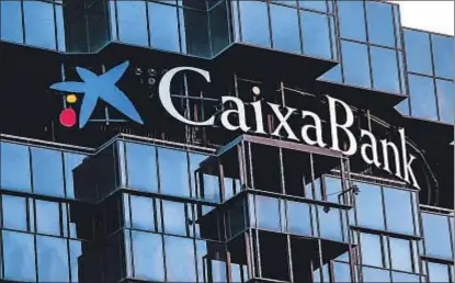  ?? LLIBERT TEIXIDÓ ?? CaixaBank y Kutxabank son los dos bancos más afectados por el cambio regulatori­o