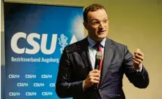  ?? Foto: Klaus Reiner Krieger ?? Gesundheit­sminister Jens Spahn stellte sich im Haus St. Ulrich den Gesundheit­sfragen des Publikums.