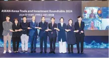  ?? Courtesy of ASEAN-Korea Centre ?? ASEAN-Korea Centre Secretary-General Kim Jae-shin, fourth from right, poses with key participan­ts during the ASEAN-Korea Trade and Investment Roundtable 2024 in Seoul, Wednesday.