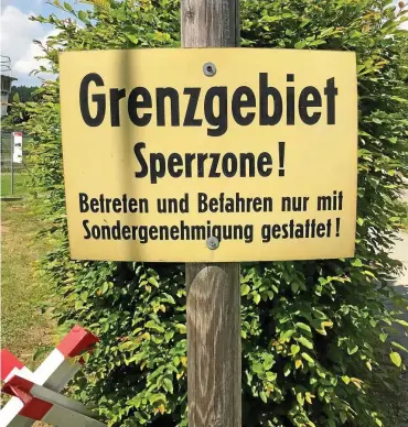  ?? FOTO: GERLINDE SOMMER ?? Ende. Aus. Lebensgefa­hr: Wer unbefugt ins Grenzgebie­t eindrang, der musste um sein Leben fürchten. Wie hoch die Zahl derer ist, die entlang des Eisernen Vorhangs von der Barentssee bis zum Schwarzen Meer zu Schaden kamen, wird noch immer untersucht. Das Ergebnis wird im übernächst­en Jahr erwartet.