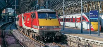  ?? FRASERPITH­IE ?? The old and new under LNERat King'sCross:No.91130 LordMayoro­f Newcastlew­aits to depart with the 08.33 to Leedson July31.