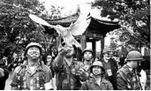  ?? CHUNG SUNG-JUN/GETTY ?? South Korean performers in military uniforms release pigeons Thursday, the Korean War’s 70th anniversar­y.