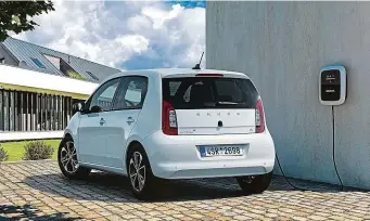  ?? FOTO ŠKODA AUTO ?? Novinky ve Škodovce. Hybridní Superb iV (nahoře) a plně elektrizov­ané Citigoe iV.