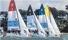  ?? FOTO: LARS WEHRMANN ?? Das Vorderfeld der 1. Segelbunde­sliga auf der Ostsee vor Glücksburg kurz nach dem Start.