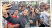  ??  ?? VJ Bani J with OnePlus customers at a pop-up in Bangalore