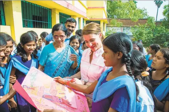  ?? Prashant Panjiar Bill & Melinda Gates Foundation ?? MELINDA GATES, center, visits the Prerna school for girls in Danapur, India, in 2015, part of the global outreach and humanitari­an work she’s become known for.