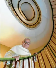  ?? Foto: Silvio Wyszengrad ?? Prior Paul Schäferskü­pper im Dominikane­rkonvent Heilig Kreuz. Der Orden hat Grund zum Feiern.
