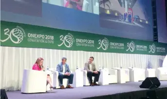  ??  ?? Durante la Convención Onexpo 2018, Carlos Rivas, directivo de Mobil México (centro), dijo que el tema de las elecciones correspond­e a los mexicanos y que ellos como empresa han tomado la decisión de invertir en el país.