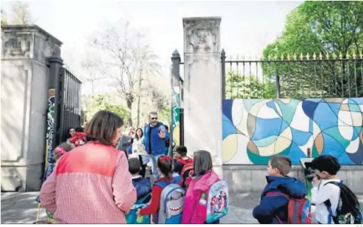  ?? D. S. ?? Entrada de los niños a un colegio, uno de los puntos más conflictiv­os para el próximo curso.