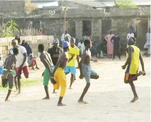  ?? ?? Kano youths enjoying the game of langa
