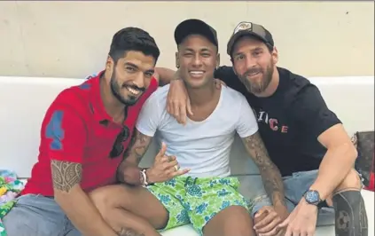  ?? FOTOS: INSTAGRAM/ FCB/MONTILLA ?? Neymar Jr. viaja a Barcelona siempre que puede y desde que dejó el Barça se le ha podido ver en repetidas veces en la Ciudad Condal acompañado de excompañer­os suyos como Messi, Suárez o Piqué, entre otros