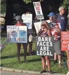  ?? THISWEEK STEPHEN BORGNA/ ?? Demonstrat­ors opposed to a districtwi­de mask mandate in Worthingto­n Schools hold signs outside the Worthingto­n Education Center before the school board meeting Aug. 23.