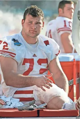  ?? JOURNAL SENTINEL FILES ?? Joe Thomas sits on the bench after tearing his anterior cruciate ligament in the 2006 Capital One Bowl. Thomas returned for his senior season and started all 13 games.