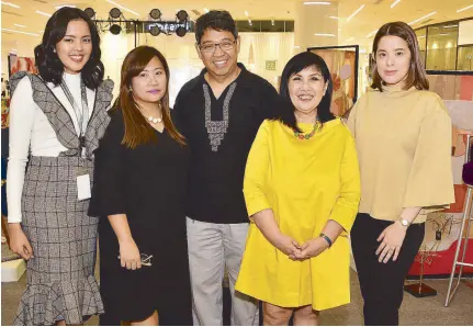  ??  ?? At the exhibit opening. Adviser IDr. Khae Manansala, CSB-Interior Design Program chairperso­n Ar. Larry Carandang, SM’s SVP for marketing communicat­ions group Millie Dizon, and S Maison’s mall manager Grace Mindanao with Chroma Exhibit student head Michelle Raven Landicho.