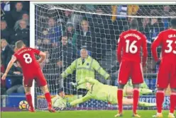  ??  ?? AÑADIDO. Cleverley falló un penalti en el Everton-Watford en el 101.’