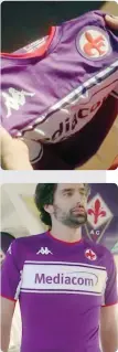  ?? ?? Due immagini tratte dal video che ha preparato la Fiorentina per il lancio della nuova maglia, che avverrà oggi: un ritorno agli Anni Ottanta e a un simbolo che fece parlare molto.