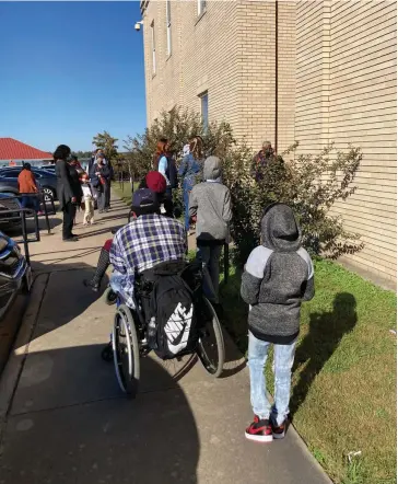  ?? (Pine Bluff Commercial/ Byron Tate) ?? Voters stood in line Monday to take advantage of the last day of early voting ahead of today’s general election.