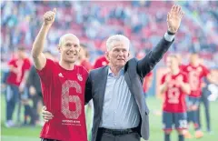  ?? AFP ?? Bayern Munich midfielder Arjen Robben, left, and coach Jupp Heynckes.