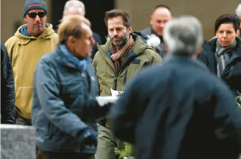  ?? JOSE M. OSORIO/CHICAGO TRIBUNE ?? Director Zack Snyder, center, works on the 2014 filming of “Batman v Superman: Dawn of Justice” in Chicago. The production also filmed in Michigan, a state that has had on-again, off-again subsidies for Hollywood.