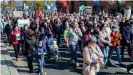  ??  ?? Стихийно вспыхнув в июле, протесты в Хабаровске не прекращают­ся пятый месяц